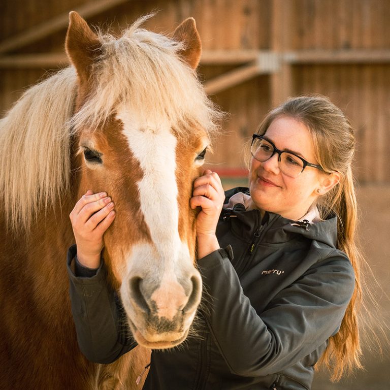 TierOsteopathie für Pferde und Hunde